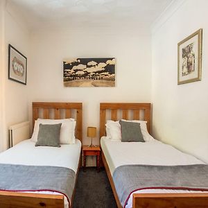 Oyo Avalon Lifestyle Guest House